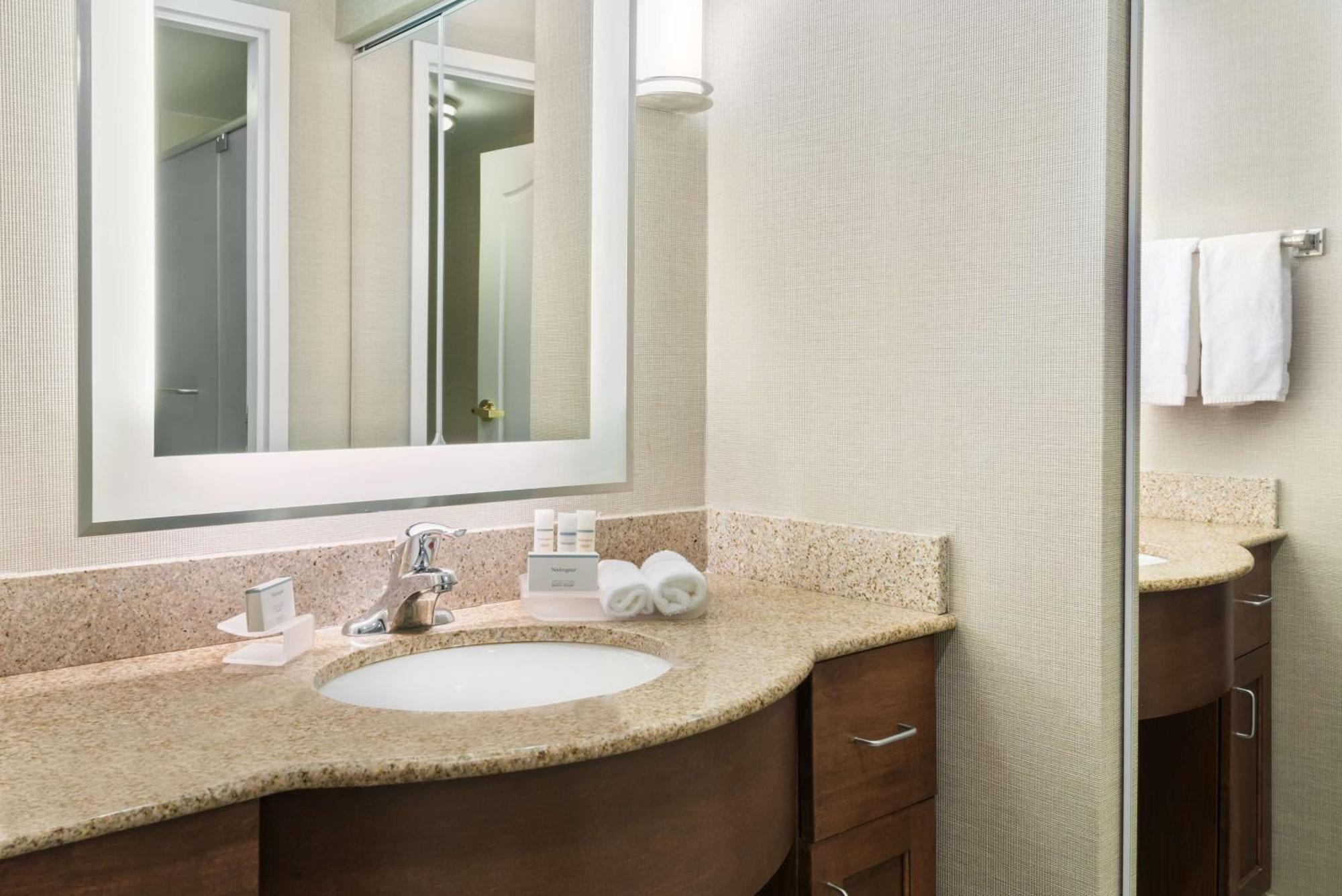 Homewood Suites By Hilton Holyoke-Springfield/North Exterior photo