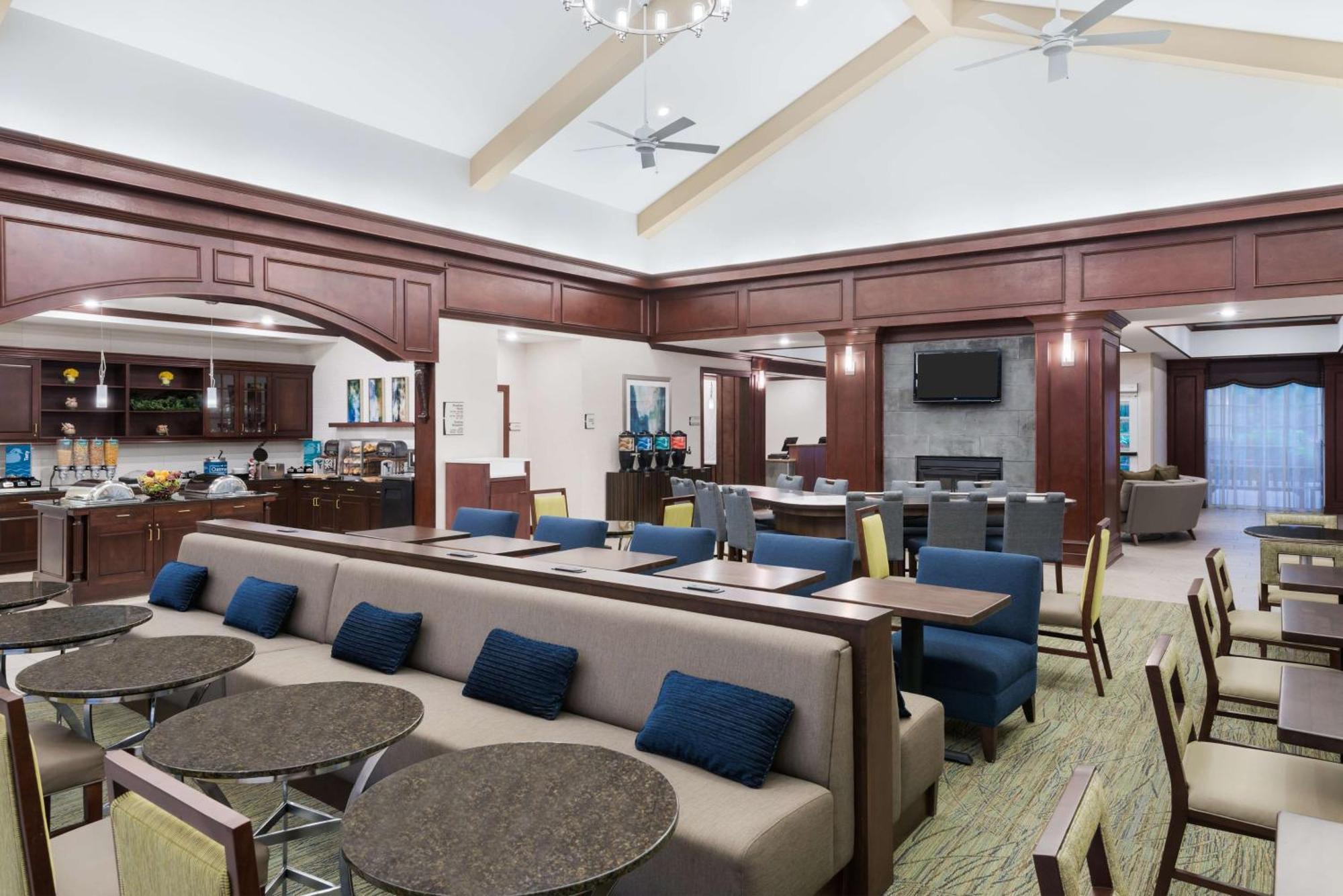 Homewood Suites By Hilton Holyoke-Springfield/North Exterior photo
